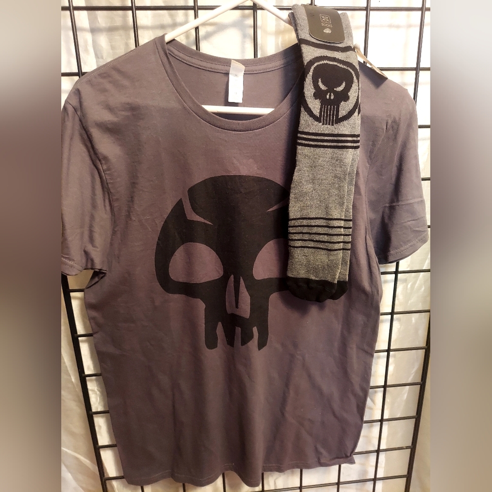 Marvel Punisher gray graphic t-shirt, socks not included